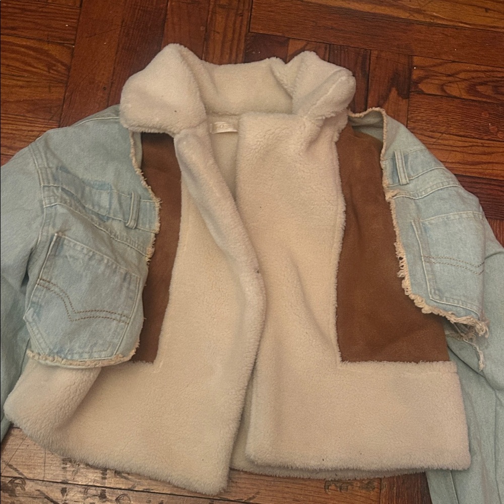 Light Wash Denim Sherpa-Lined Jacket in Cream & Brown